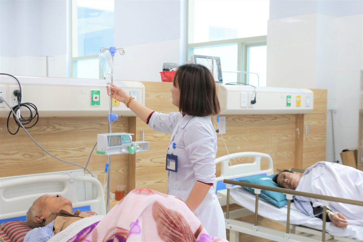 Ngành Y xét tuyển những tổ hợp môn nào? Cập nhật mới nhất cho thí sinh
